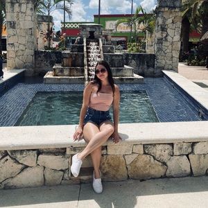 Meet your Posher, Alexis